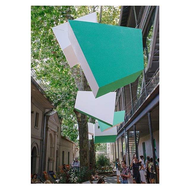 ➖VR ARLES FESTIVAL➖ Jusqu’au 26 août si vous êtes dans le sud, passez visiter le festival de réalité virtuelle à Arles pour lequel nous avons fait la scénographie 🌞Festival de réalité virtuelle conçu pour découvrir le cinéma, le documentaire et la création artistique à 360° se tenant au couvent Saint-Césaire. @fisheyelemag #vrarlesfestival2018 #vr #scenography #setdesign #fisheye360 #fisheye #virtualreality